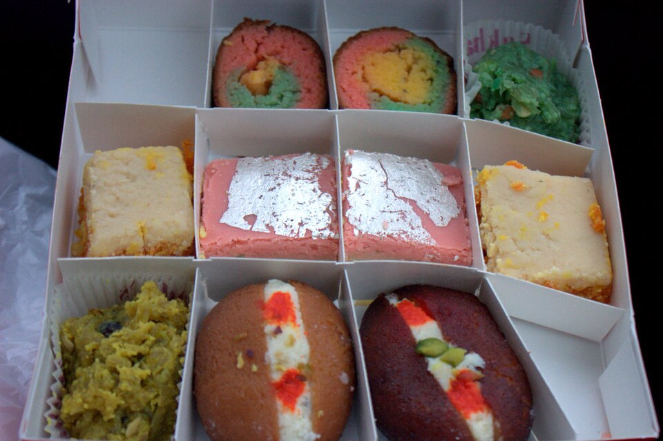 অফিস পার্টি বক্স